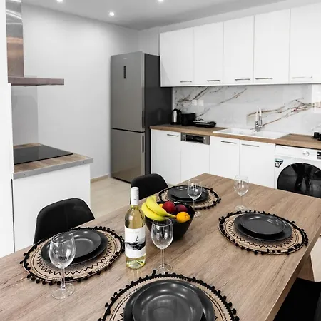 Niki's Luxury Apartament *